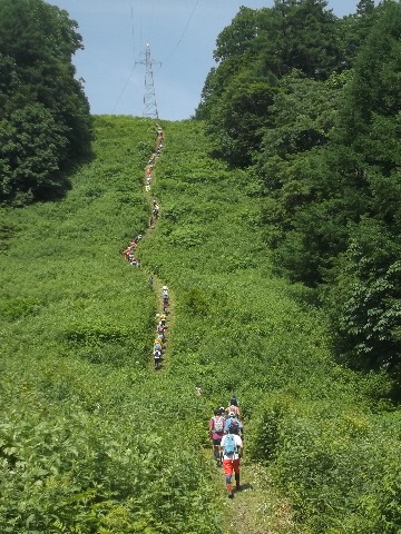 10キロ地点のモンスターヒル 登りもさることながら、下りも結構難しい