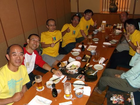 ハセツネ参加組と応援組の打ち上げに乱入。札幌からmakobouさん 仙台からとのさん 三重からななみさんと遠方からの参加お疲れ様でした。JIFUさんお顔が入らなくてごめんなさい。