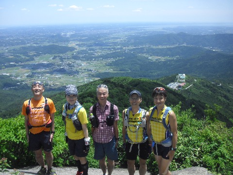 女体山山頂にて　本日のメンバー