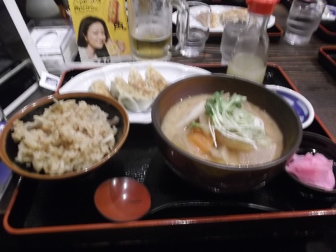 帰りは久しぶりに、大月駅前のかつらに立ち寄り、だご汁に大月餃子で乾杯!