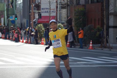 26キロ付近 ハリーさんが撮ってくださった写真 顔は笑っているが既に脚は終わりかけてしまっていた。