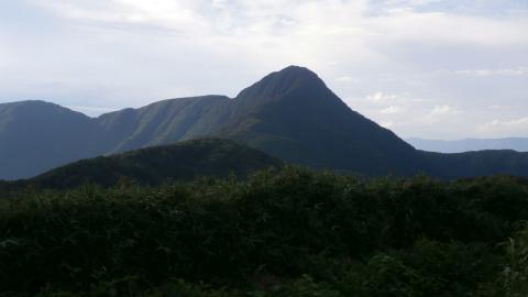 だいぶ近づいてきたが、矢倉沢峠に向かって急降下しなくてはならない侮れない山である