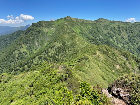 剣ヶ峰から武尊山 標高2020m