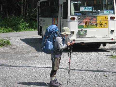 出発前のMちゃん
55Lなザックを背負っての
初山行。
ザックがよりでかく見える