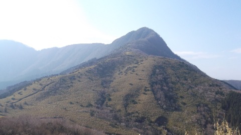 矢倉澤峠上部から金時山をのぞむ 金時山というよりは猪鼻岳の方が似合う