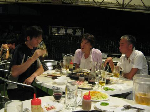 前回は、シェフとして料理を振舞ってくださったtakanoさん
今回は、気兼ねなく飲んでくださいね!
アミーゴさんkazooさんも絶好調!(特にkazooさん)
