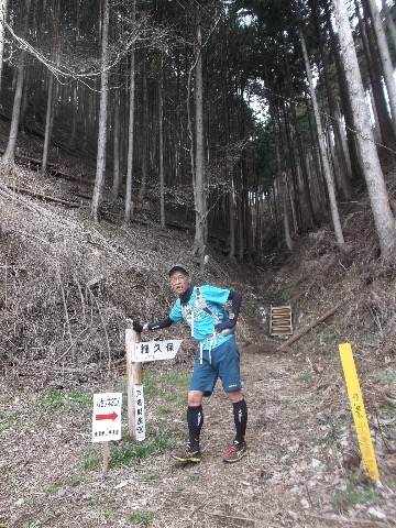 長い林道の後やっと登山口に