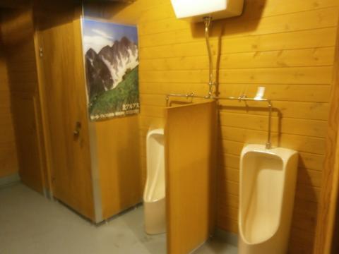 食事の写真の後に何事だ!と叱られそうだが北穂高小屋のトイレのあまりの綺麗さに衝動的にシャッターを押してしまった。3100mの高所でこんな綺麗なトイレ。冥界の小山氏もきっと喜んでおられるだろう。