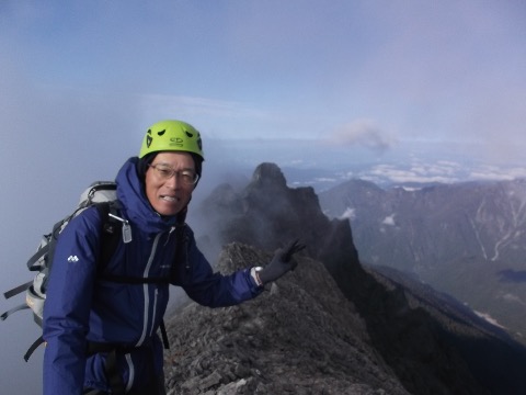 奥穂高山頂 ジャンダルムの姿が