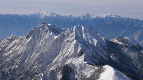 権現岳～編笠山　バックは南アルプス