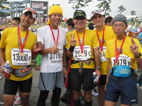完走メダルを胸に左からRORYさん、YaSujoさん、mantomanさんTrojanさん、湘南オヤジ