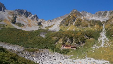 涸沢ヒュッテのテラスより北穂高　涸沢岳