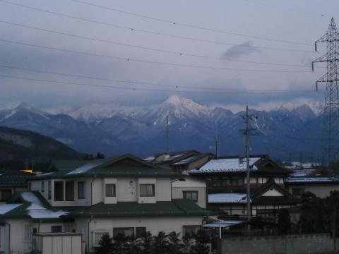 茅野市の宿泊先からの八ヶ岳・・寒そう~