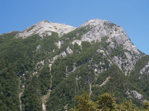 仙水峠から甲斐駒 すごい高度感だ(標高差700m)