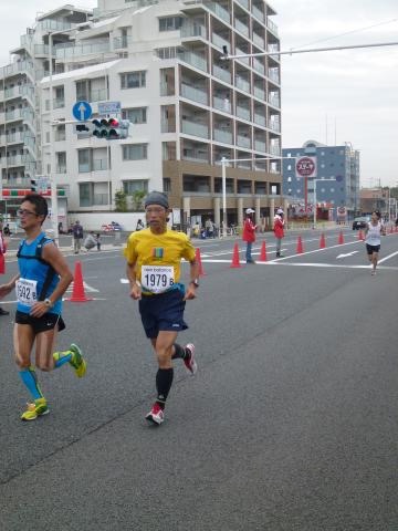 RKを履いて、3時間21分。一気に17分の自己ベスト更新。その3週間後には大田原でさらに5分更新。 この写真はmanちゃんの奥さんの薫さんが撮ってくださったもの。オールスポーツのものより素晴らしい