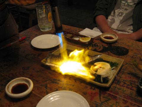 シメサバの炙り 豪快 茅ヶ崎にて