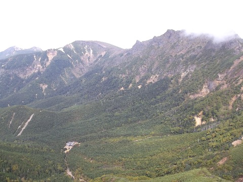 これからたどる横岳から硫黄岳の稜線