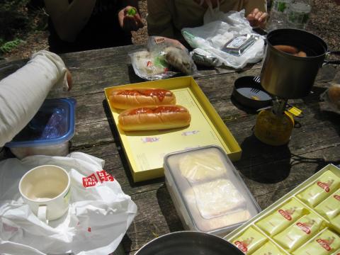 これが噂のビリケンドッグまさにsimple　is bestRORYさんの奥様手作りのふわふわパウンドケーキもめっちゃうまかった