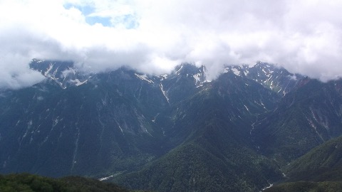 槍穂高の上部は終始雲の中 残念
