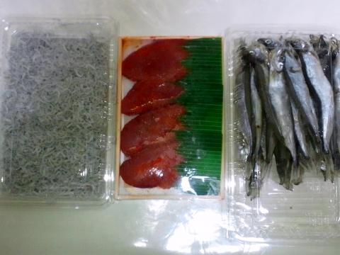 こちらはセット買い どれもすごい量なんですけどオヤジとわんわと掛け合いをして3つで1000円!全部一度には食べきらないので 残りは冷凍保存~~