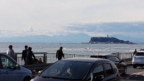 今日は快晴で江の島もバッチグゥ~ 稲村ケ崎は~♪ 今日はぁ~ はれぇ~♪ ランニングする 人いっぱいでしたぁ~