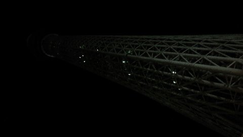 おつぎはスカイツリー~~ 深夜はさすがにまっくらぁ~~