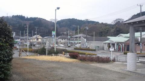 見えるかな?? ファミマもあるから食料・飲物の補填も可能よん