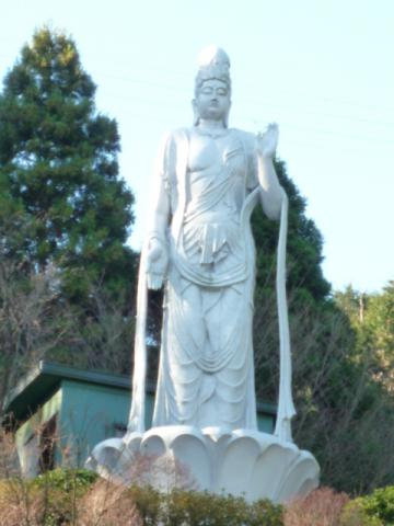 こんな山奥にひときわ目立つ・・・・
はたしてご利益はいかに・・??