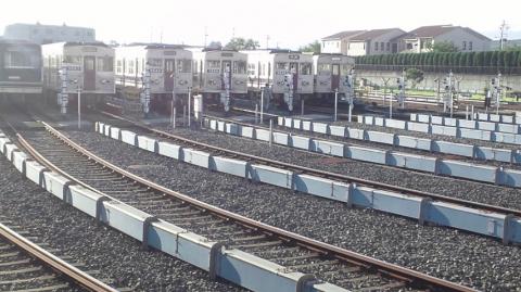 空港移転したのは地下鉄谷町線の車庫建設の為。。。
いろんなタイプの地下鉄が止まってます
きっとオタクにはたまらん風景ばい!