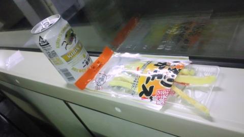 帰りは伊東から東京行き直通ゲットしたので　お決まりのセット＾＾　例によって　このあと3本追加しました。。。