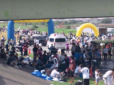この大会お決まりの風景～　救急車のオンパレード～　　みんな無理しちゃダメよん