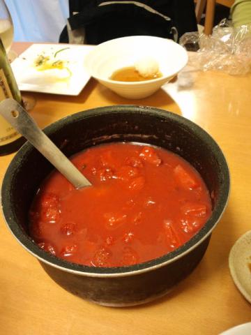お土産に手作り苺ジャムをいただきました!
