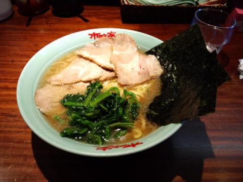 市川の家系ラーメン「市政家」の大盛りチャーシュー麺
ランニングを始めてから学生時代の食欲に戻りました(苦笑)