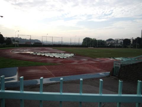 国府台スポーツセンターの４００ｍトラック。ここから我が家まで２．５ｋｍほど。近い！