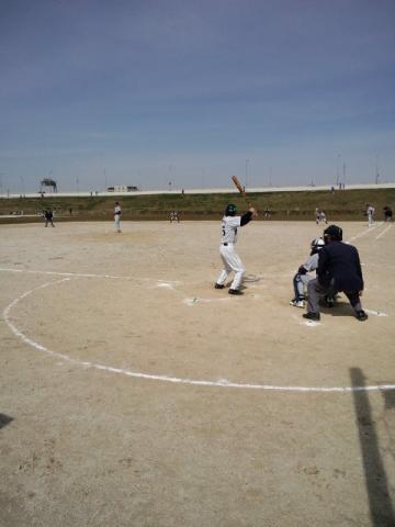 球春到来!今日は暖かくて風もなく、絶好の野球日和でした。
昨年と違って、結果を気にする事なくノビノビ打てました。
チームは。。。